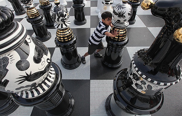 Gigantyczne szachy na Trafalgar Square w Londynie